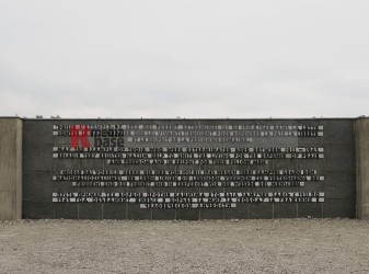 Internationales Mahnmal, KZ Gedenkstätte Dachau <i>Bild  67451 Grueter</i> / <a href=/confor2/?bld=67451&pst=67427&aid=575><strong>Anfrage</strong> zu Bild</a> / 