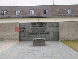 Internationales Mahnmal, KZ Gedenkstätte Dachau <i>Bild 67454 Grueter</i><br><a href=/confor2/?bld=67454&pst=67427&aid=575>Download (Anfrage)</a>  /  <a href=/?page_id=67427#jig2>zur Galerie</a>