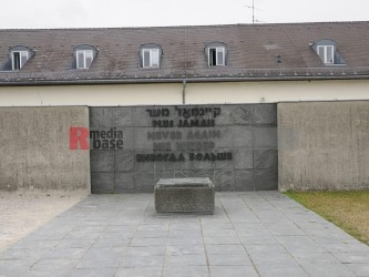 Internationales Mahnmal, KZ Gedenkstätte Dachau <i>Bild  67454 Grueter</i> / <a href=/confor2/?bld=67454&pst=67427&aid=575><strong>Anfrage</strong> zu Bild</a> / 