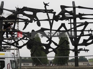 Internationales Mahnmal, KZ Gedenkstätte Dachau <i>Bild 67463 Grueter</i><br><a href=/confor2/?bld=67463&pst=67427&aid=575>Download (Anfrage)</a>  /  <a href=/?page_id=67427#jig2>zur Galerie</a>