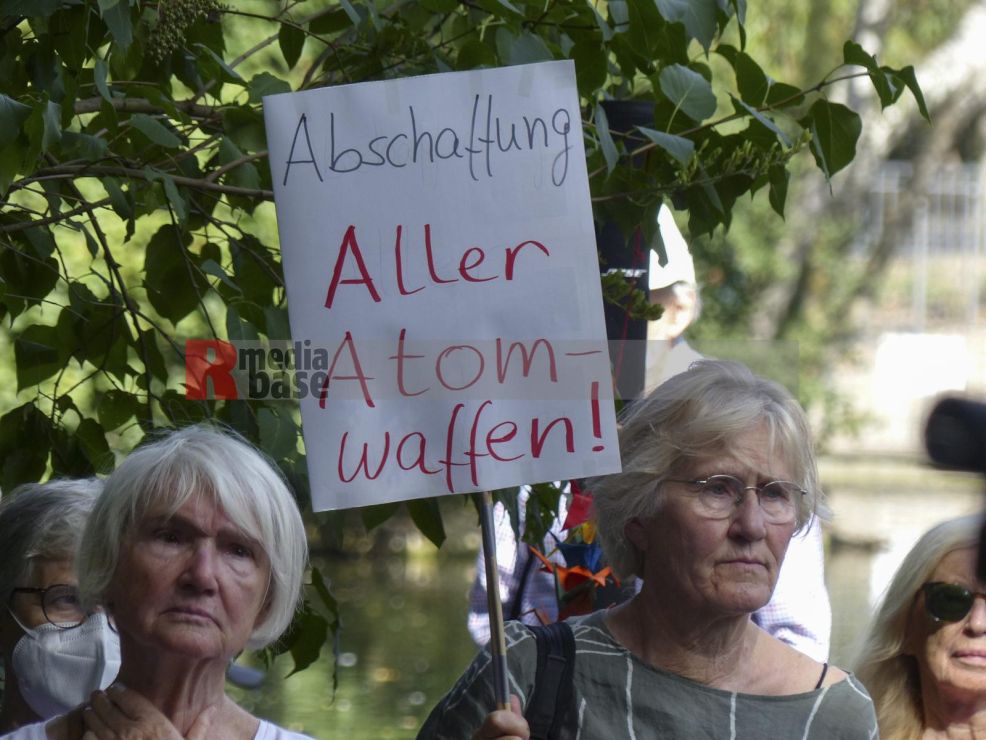 77. Gedenktag an die Opfer für die Atombombenabwürfe <i>Bild Denner/R-mediabase</i> <br><a href=/confor2/?bld=67684&pst=67677&aid=86&dc=2155&i1=Denner/R-mediabase><strong>Downloadanfrage</strong></a>