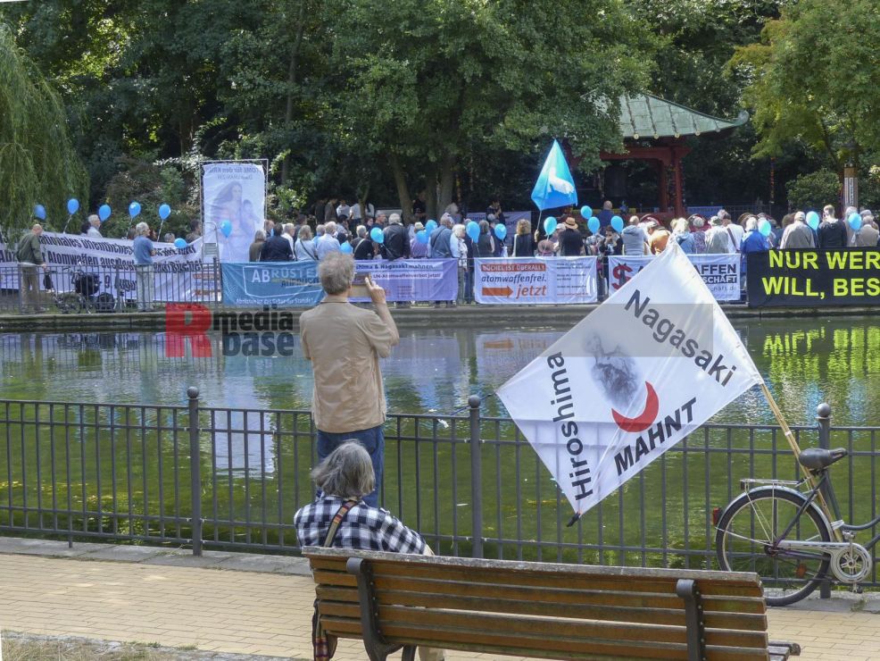 77. Gedenktag an die Opfer für die Atombombenabwürfe <i>Bild Denner/R-mediabase</i> <br><a href=/confor2/?bld=67693&pst=67677&aid=86&dc=2222&i1=Denner/R-mediabase><strong>Downloadanfrage</strong></a>