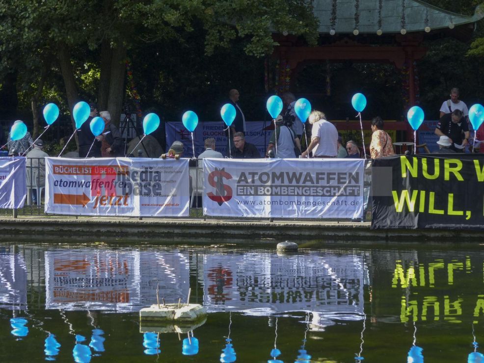 77. Gedenktag an die Opfer für die Atombombenabwürfe <i>Bild Denner/R-mediabase</i> <br><a href=/confor2/?bld=67696&pst=67677&aid=86&dc=2107&i1=Denner/R-mediabase><strong>Downloadanfrage</strong></a>