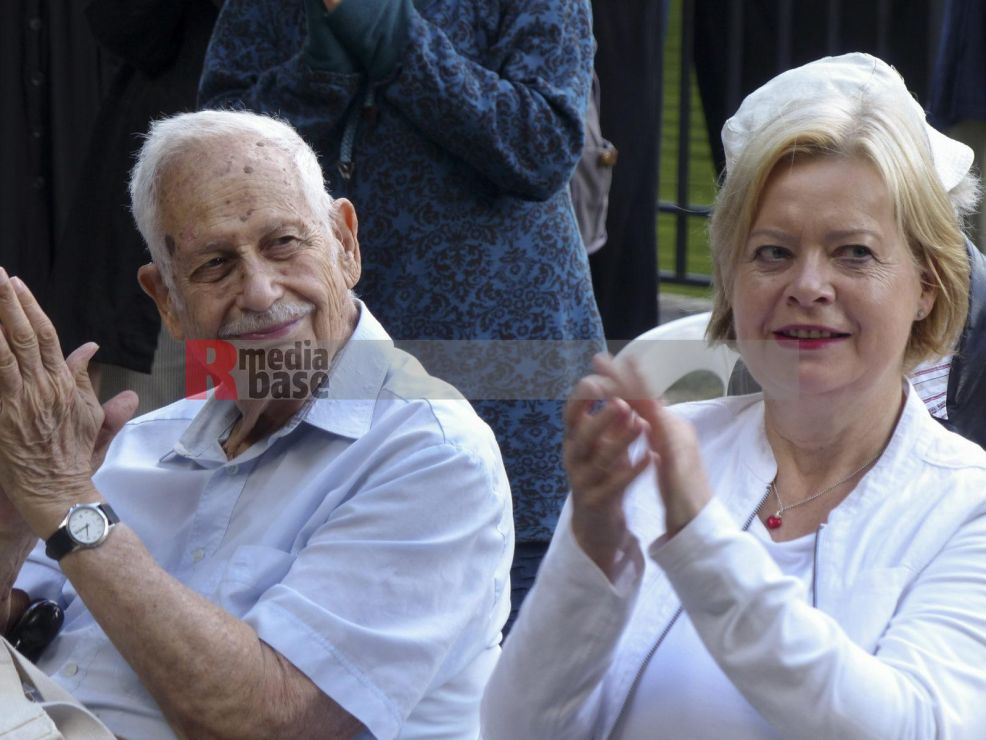 77. Gedenktag an die Opfer für die Atombombenabwürfe <i>Bild Denner/R-mediabase</i> <br><a href=/confor2/?bld=67699&pst=67677&aid=86&dc=2145&i1=Denner/R-mediabase><strong>Downloadanfrage</strong></a>