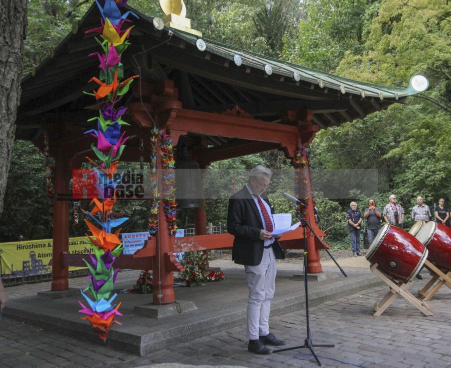 77. Gedenktag an die Opfer für die Atombombenabwürfe <i>Bild Denner/R-mediabase</i> <br><a href=/confor2/?bld=67700&pst=67677&aid=86&dc=1033&i1=Denner/R-mediabase><strong>Downloadanfrage</strong></a>