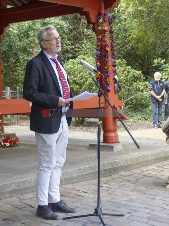 77. Gedenktag an die Opfer für die Atombombenabwürfe <i>Bild Denner/R-mediabase</i> <br><a href=/confor2/?bld=67701&pst=67677&aid=86&dc=2202&i1=Denner/R-mediabase><strong>Downloadanfrage</strong></a>