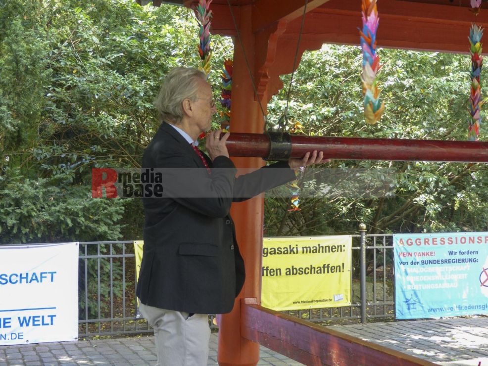 77. Gedenktag an die Opfer für die Atombombenabwürfe <i>Bild Denner/R-mediabase</i> <br><a href=/confor2/?bld=67717&pst=67677&aid=86&dc=2312&i1=Denner/R-mediabase><strong>Downloadanfrage</strong></a>