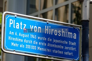 Gedenken an die Atombombenabwürfe auf Hiroshima und Nagasaki <i>Bild 67766 Bitzel</i><br><a href=/confor2/?bld=67766&pst=67722&aid=70>Download (Anfrage)</a>  /  <a href=/?page_id=67722#jig2>zur Galerie</a>