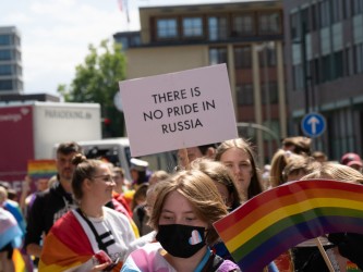 There is no pride in Russia <i>Bild  67828 Grueter</i><br><a href=/confor2/?bld=67828&pst=67810&aid=575>Anfrage <strong>Download</strong></a>