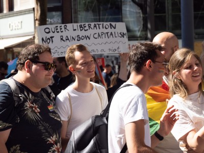 Queer liberation not rainbow capitalism <i>Bild 67856 Grueter</i><br><a href=/email-download/?bld=67856><strong>DirektDownload</strong></a>