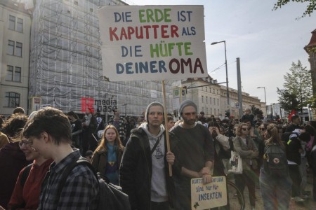 Berlin: klimastreik am 23.9.2022 <i>Bild 69361 Denner</i><br><a href=/email-download/?bld=69361><strong>DirektDownload</strong></a>
