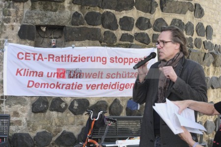 Köln: Protest gegen die bevorstehende CETA-Ratifizierung durch die Ampelkoalition <i>Bild 69190 Hans-Dieter Hey</i><br><a href=/email-download/?bld=69190><strong>DirektDownload</strong></a>