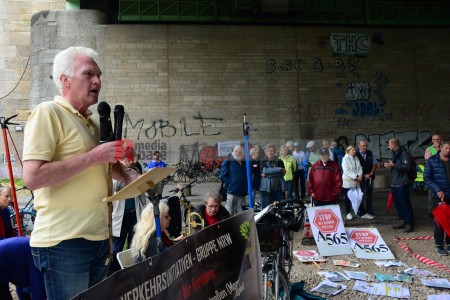 Protest gegen A4plus: Manfred Giesen, Bezirksbürgermeister Rodenkirchen <i>Bild 69094 Slawiczek</i><br><a href=/email-download/?bld=69094><strong>DirektDownload</strong></a>