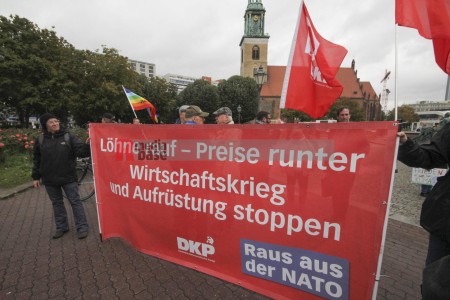 Berlin: Aktionstag der Friedensbewegung <i>Bild 69475 Denner</i><br><a href=/email-download/?bld=69475><strong>DirektDownload</strong></a>