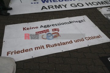 Berlin: Aktionstag der Friedensbewegung <i>Bild 69482 Denner</i><br><a href=/confor2/?bld=69482&pst=69473&aid=86>Download (Anfrage)</a>  /  <a href=/?page_id=69473#jig2>zur Galerie</a>