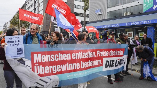 Aktionstag: Solidarischer Herbst - Düsseldorf <i>Bild 69833 jovofoto</i><br><a href=/email-download/?bld=69833><strong>DirektDownload</strong></a>