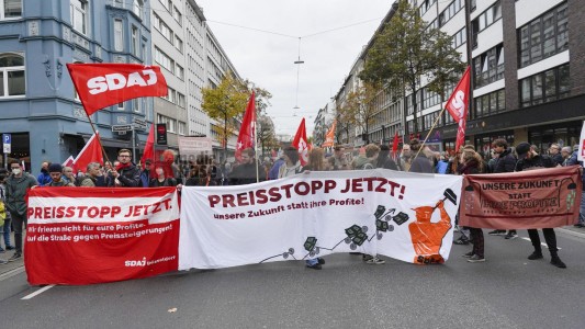 Aktionstag: Solidarischer Herbst - Düsseldorf <i>Bild 69838 jovofoto</i><br><a href=/email-download/?bld=69838><strong>DirektDownload</strong></a>