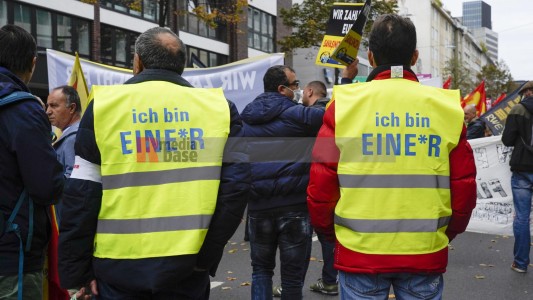 Aktionstag: Solidarischer Herbst - Düsseldorf <i>Bild 69843 jovofoto</i><br><a href=/email-download/?bld=69843><strong>DirektDownload</strong></a>