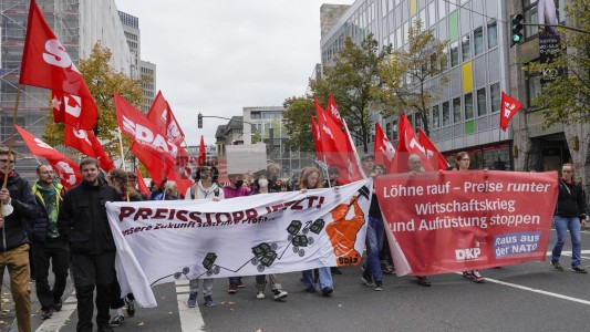 Aktionstag: Solidarischer Herbst - Düsseldorf <i>Bild 69856 jovofoto</i><br><a href=/email-download/?bld=69856><strong>DirektDownload</strong></a>