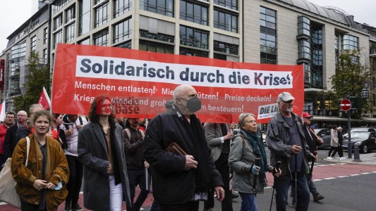 Aktionstag: Solidarischer Herbst - Düsseldorf <i>Bild 69857 jovofoto</i><br><a href=/email-download/?bld=69857><strong>DirektDownload</strong></a>