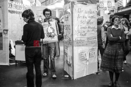 21.11.1981: krefelder forum, künstler für den frieden , dortmu <i>Bild 70120 jovofoto</i><br><a href=/email-download/?bld=70120><strong>DirektDownload</strong></a>
