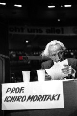 21.11.1981: krefelder forum, künstler für den frieden , dortmu | jovofoto / R-mediabase | <a href=/confor2/?bld=70121&t=d&pst=70115&aid=23&dc=2322&i1=jovofoto%20/%20R-mediabase><strong>Download Bild 70121...</strong></a>  |