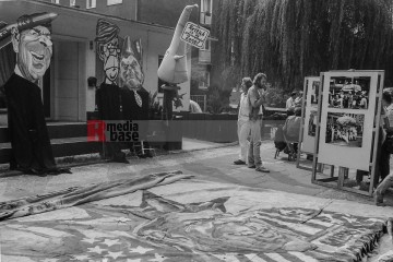 11.9.1982: künstler für den frieden,  ruhrstadion bochum | jovofoto / R-mediabase | <a href=/confor2/?bld=70158&t=d&pst=70151&aid=23&dc=0111&i1=jovofoto%20/%20R-mediabase><strong>Download Bild 70158...</strong></a>  |