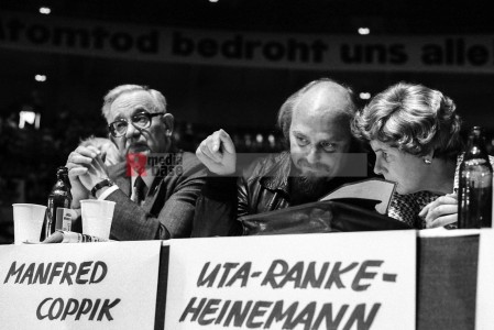 21.11.1981: krefelder forum, künstler für den frieden , dortmu <i>Bild 70126 jovofoto</i><br><a href=/email-download/?bld=70126><strong>DirektDownload</strong></a>