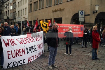 Proteste gegen das G7-Außenminister:innen-Treffen am 03.11.2022 <i>Bild 69963 Jan Große Nobis</i><br><a href=/confor2/?bld=69963&pst=69954&aid=74>Download (Anfrage)</a>  /  <a href=/?page_id=69954#jig2>zur Galerie</a>