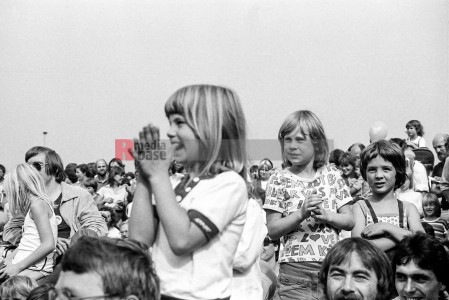 11.9.1982: künstler für den frieden,  ruhrstadion bochum <i>Bild 70175 jovofoto</i><br><a href=/email-download/?bld=70175><strong>DirektDownload</strong></a>