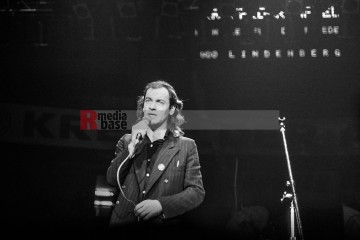 udo lindenberg | jovofoto / R-mediabase | <a href=/confor2/?bld=70141&t=d&pst=70115&aid=23&dc=2323&i1=jovofoto%20/%20R-mediabase><strong>Download Bild 70141...</strong></a>  |