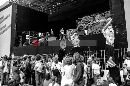 11.9.1982: künstler für den frieden,  ruhrstadion bochum <i>Bild 70194 jovofoto</i><br><a href=/email-download/?bld=70194><strong>DirektDownload</strong></a>