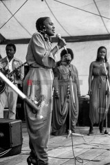 miriam makeba | jovofoto / R-mediabase | <a href=/confor2/?bld=70211&t=d&pst=70151&aid=23&dc=0112&i1=jovofoto%20/%20R-mediabase><strong>Download Bild 70211...</strong></a>  |