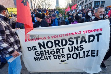 Demonstration in Dortmund: Gerechtigkeit für Mouhamed gefordert <i>Bild 70482 Bitzel</i><br><a href=/confor2/?bld=70482&pst=70449&aid=70>Download (Anfrage)</a>  /  <a href=/?page_id=70449#jig2>zur Galerie</a>