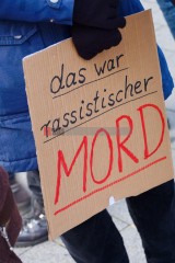 Demonstration in Dortmund: Gerechtigkeit für Mouhamed gefordert <i>Bild 70486 Bitzel</i><br><a href=/confor2/?bld=70486&pst=70449&aid=70>Download (Anfrage)</a>  /  <a href=/?page_id=70449#jig2>zur Galerie</a>