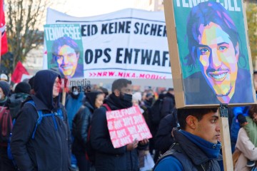 Demonstration in Dortmund: Gerechtigkeit für Mouhamed gefordert <i>Bild 70488 Bitzel</i><br><a href=/confor2/?bld=70488&pst=70449&aid=70>Download (Anfrage)</a>  /  <a href=/?page_id=70449#jig2>zur Galerie</a>