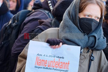 Demonstration in Dortmund: Gerechtigkeit für Mouhamed gefordert <i>Bild 70491 Bitzel</i><br><a href=/confor2/?bld=70491&pst=70449&aid=70>Download (Anfrage)</a>  /  <a href=/?page_id=70449#jig2>zur Galerie</a>