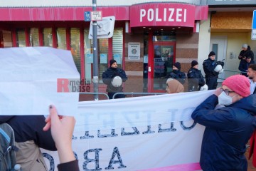 Demonstration in Dortmund: Gerechtigkeit für Mouhamed gefordert <i>Bild 70496 Bitzel</i><br><a href=/confor2/?bld=70496&pst=70449&aid=70>Download (Anfrage)</a>  /  <a href=/?page_id=70449#jig2>zur Galerie</a>