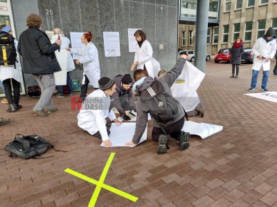 Scientists Rebellion protestieren vor dem Wirtschaftsministerium in NRW <i>Bild 70587 Anton Ilai Detailreich</i><br><a href=/email-download/?bld=70587><strong>DirektDownload</strong></a>
