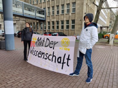 Scientists Rebellion protestieren vor dem Wirtschaftsministerium in NRW <i>Bild 70589 Anton Ilai Detailreich</i><br><a href=/email-download/?bld=70589><strong>DirektDownload</strong></a>