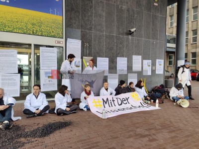 Scientists Rebellion protestieren vor dem Wirtschaftsministerium in NRW <i>Bild 70588 Anton Ilai Detailreich</i><br><a href=/email-download/?bld=70588><strong>DirektDownload</strong></a>