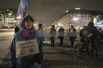 Protestmahnwache vor der US-Botschaft in Berlin <i>Bild 72086 Denner</i><br><a href=/confor2/?bld=72086&pst=72079&aid=86>Download (Anfrage)</a>  /  <a href=/?page_id=72079#jig2>zur Galerie</a>