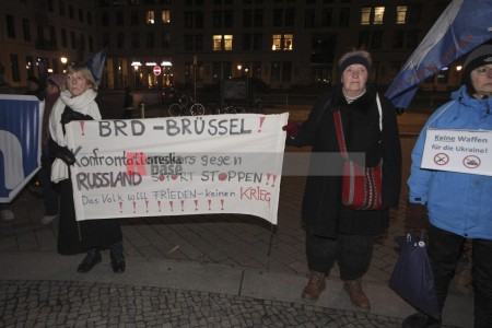 Protestmahnwache vor der US-Botschaft in Berlin <i>Bild 72091 Denner</i><br><a href=/email-download/?bld=72091><strong>DirektDownload</strong></a>