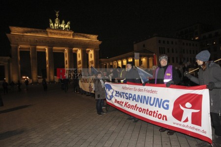 Protestmahnwache vor der US-Botschaft in Berlin <i>Bild 72096 Denner</i><br><a href=/email-download/?bld=72096><strong>DirektDownload</strong></a>