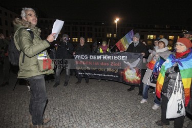 Protestmahnwache vor der US-Botschaft in Berlin <i>Bild  72098 Denner</i> / <a href=/confor2/?bld=72098&pst=72079&aid=86>Anfrage <strong>Download</strong></a> / 