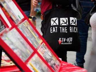 Eat The Rich <i>Bild 71577 Grueter</i><br><a href=/confor2/?bld=71577&pst=71629&aid=575>Download (Anfrage)</a>  /  <a href=/?page_id=71629#jig2>zur Galerie</a>