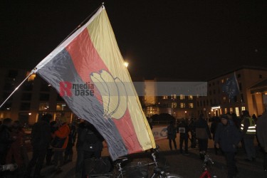 Protestmahnwache vor der US-Botschaft in Berlin <i>Bild  72100 Denner</i> / <a href=/confor2/?bld=72100&pst=72079&aid=86>Anfrage <strong>Download</strong></a> / 