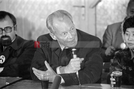 Willy Brandt <i>Bild 70732 jovofoto</i><br><a href=/email-download/?bld=70732><strong>DirektDownload</strong></a>