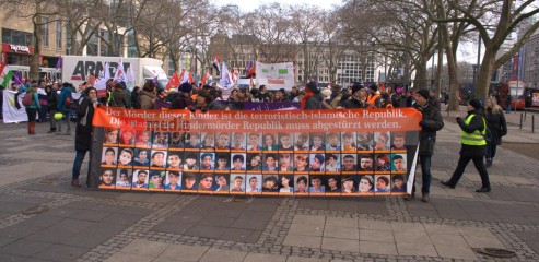 Frau, Leben, Freiheit - Demo 28.01.2023 in Köln | Manuela Hillekamps | <a href=/confor2/?bld=72552&t=d&pst=72551&aid=613&dc=1548&i1=Manuela%20Hillekamps><strong>Download Bild 72552...</strong></a> |