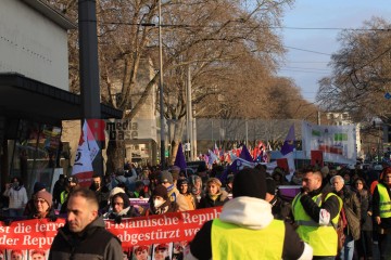 Frau, Leben, Freiheit - Demo 28.01.2023 in Köln | Manuela Hillekamps | <a href=/confor2/?bld=72557&t=d&pst=72551&aid=613&dc=1532&i1=Manuela%20Hillekamps><strong>Download Bild 72557...</strong></a> |
